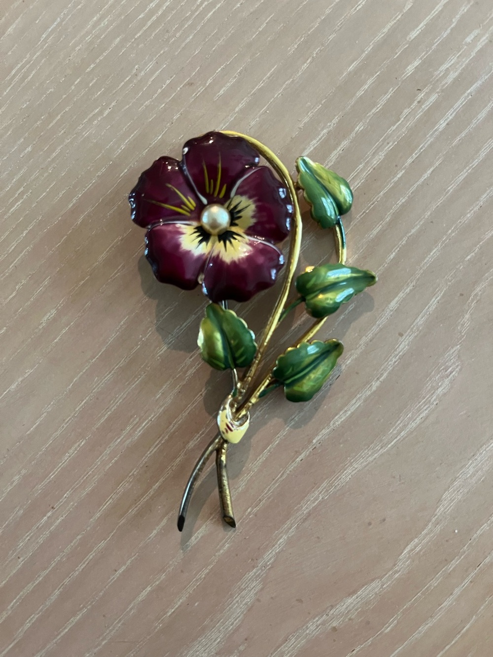 Vintage 1930s-1940s brooch. Dark reddish purple & yellow pansy.